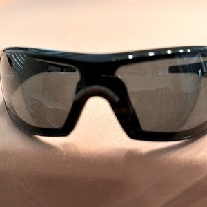 New Gucci sunglasses. Black.